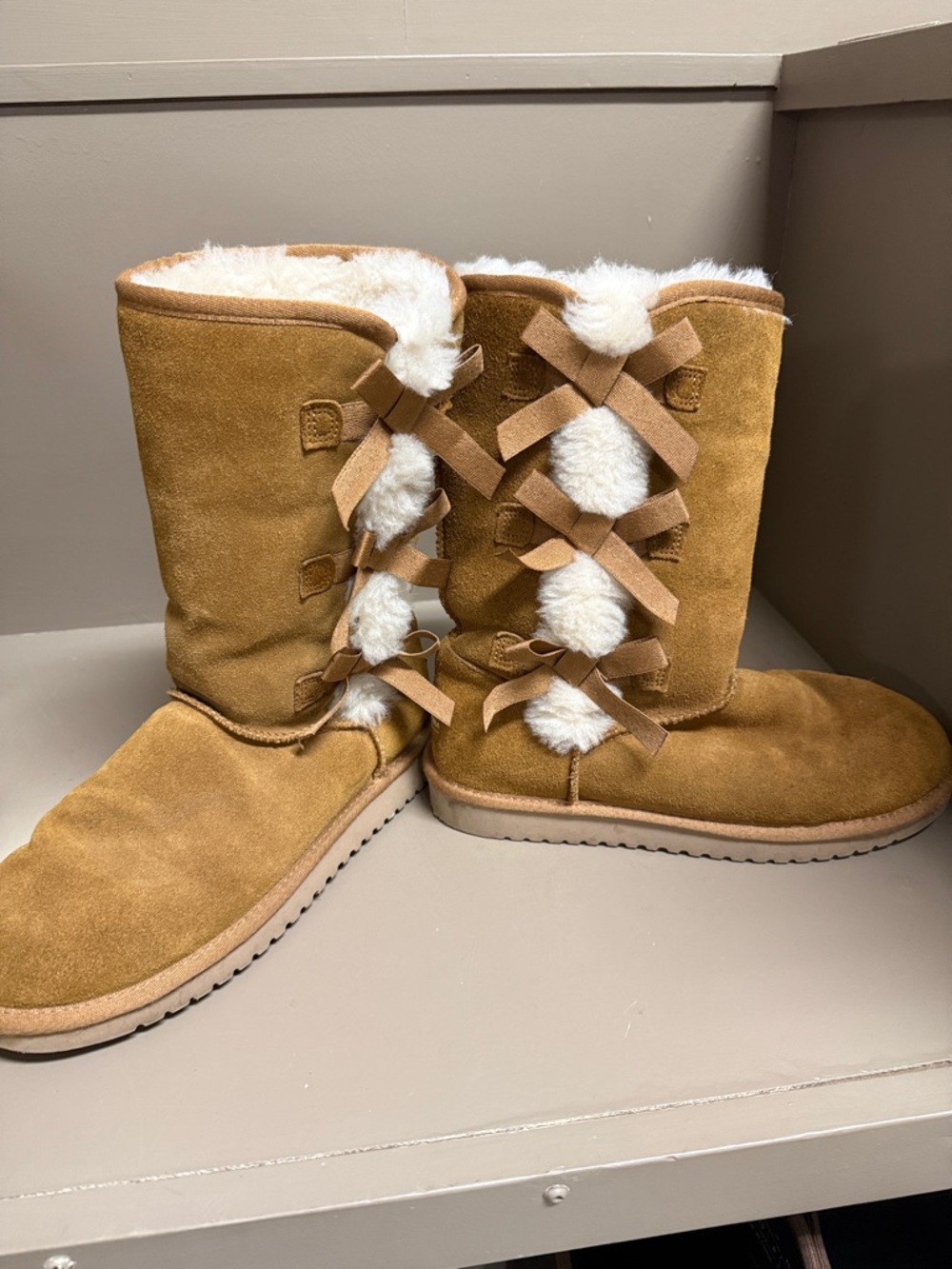 Koolaburra by Uggs Victoria Chestnut Suede Shearling Lace-Side Boots
MId Calf